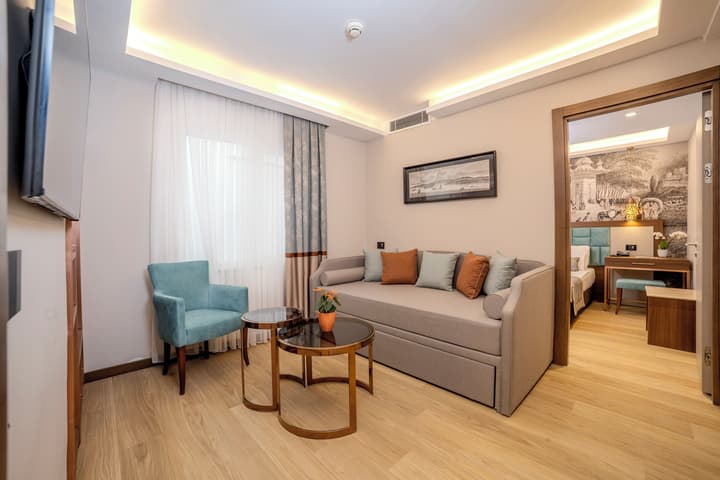 Grand Hilarium Hotel