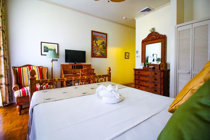 Grenadine House