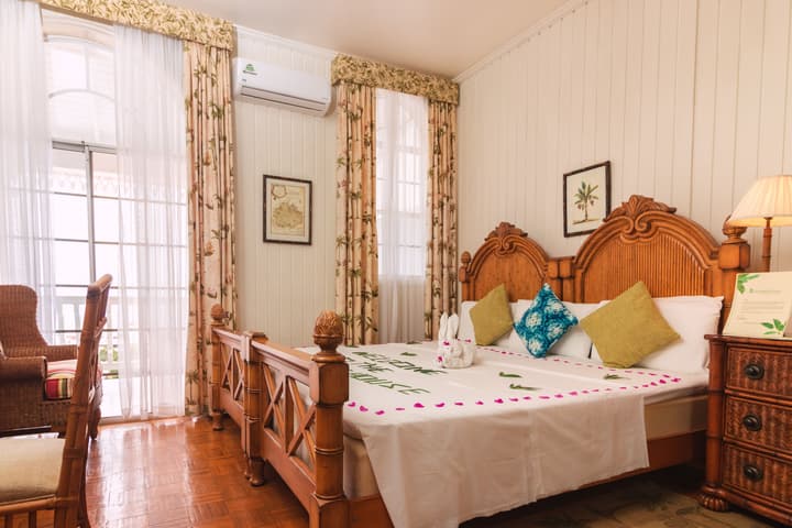 Grenadine House