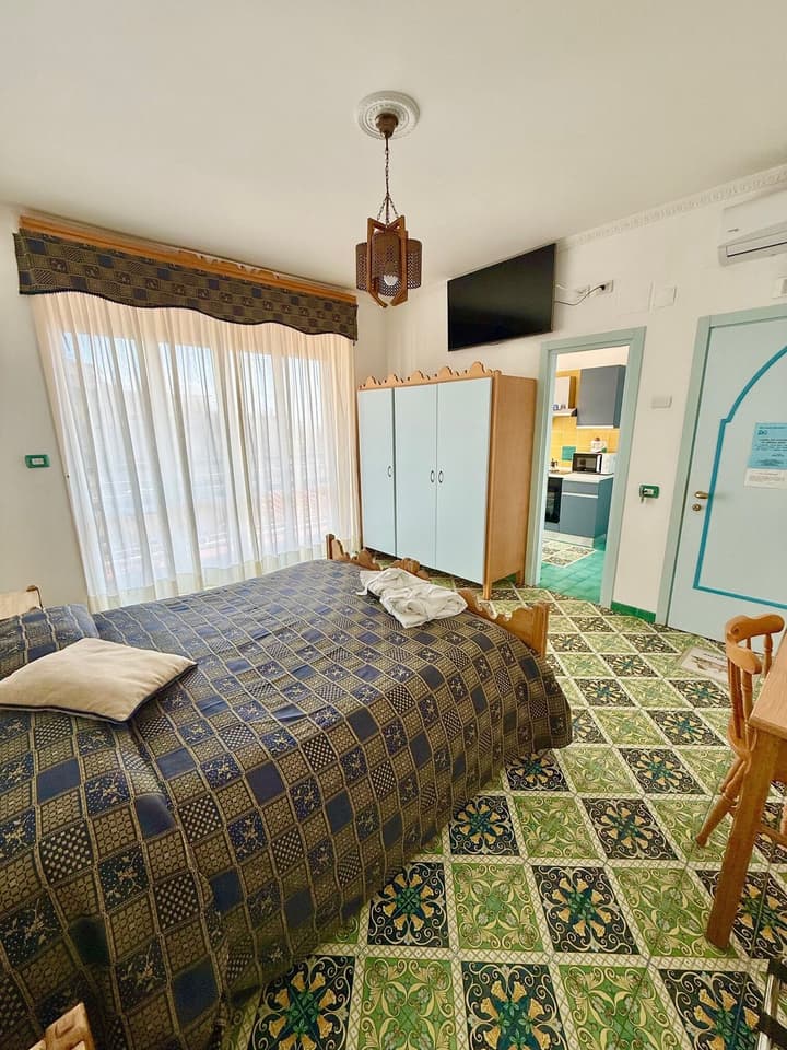 Riviera B&B Rooms and Apartament SEA-VIEW