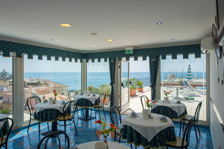 Riviera B&B Rooms and Apartament SEA-VIEW