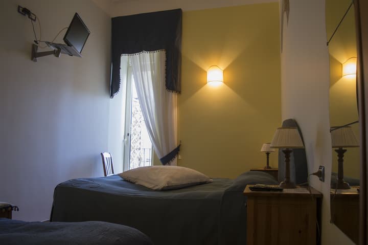 Bonapace Porta Nolana B&B