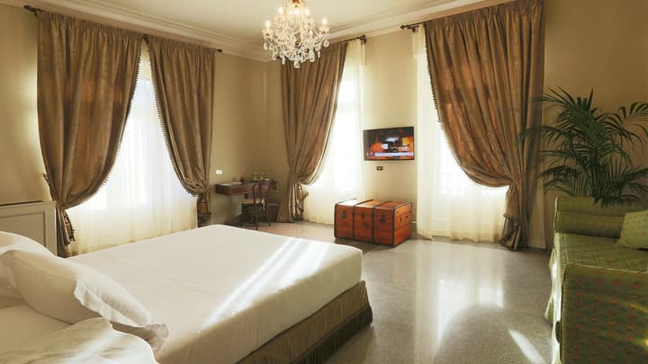 Hotel Locarno