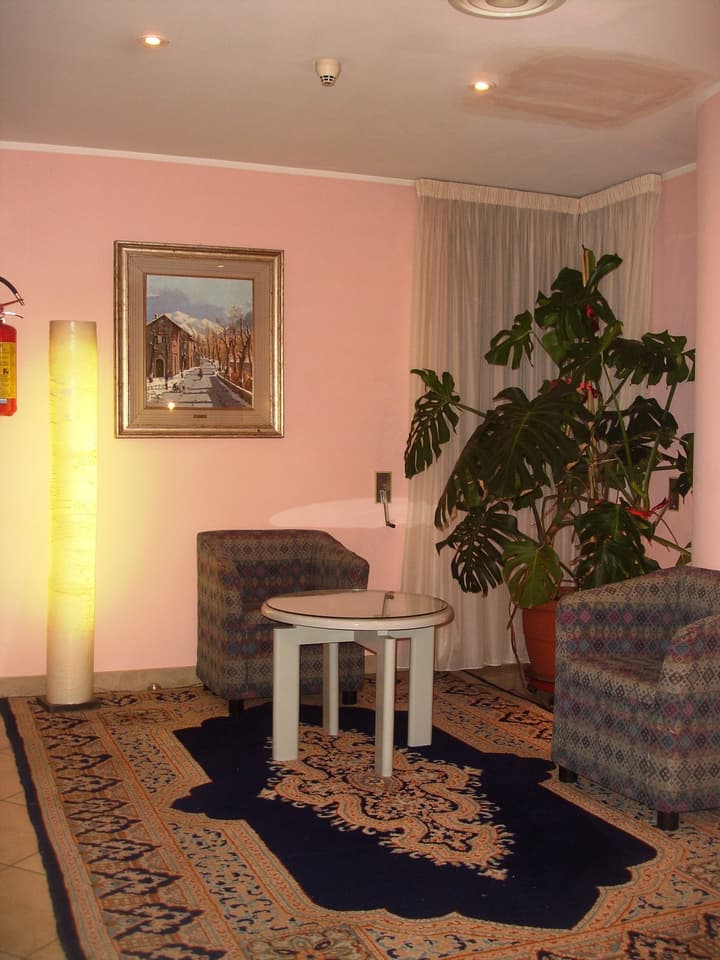 Augustus Hotel