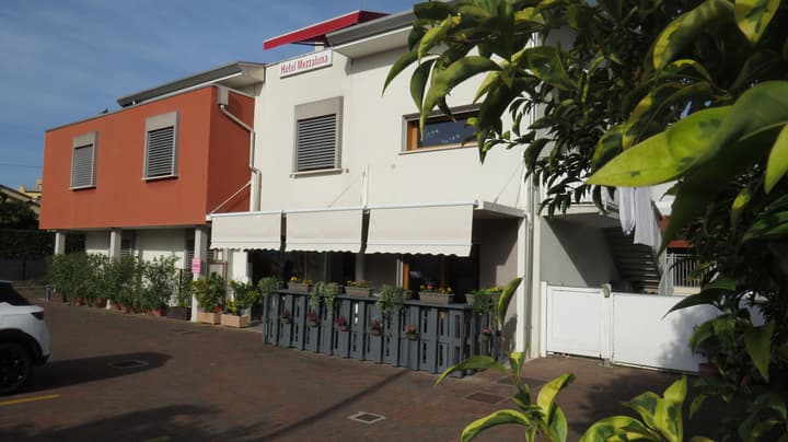 Hotel Mezzaluna