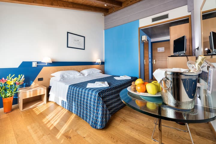 West Point Airport Hotel