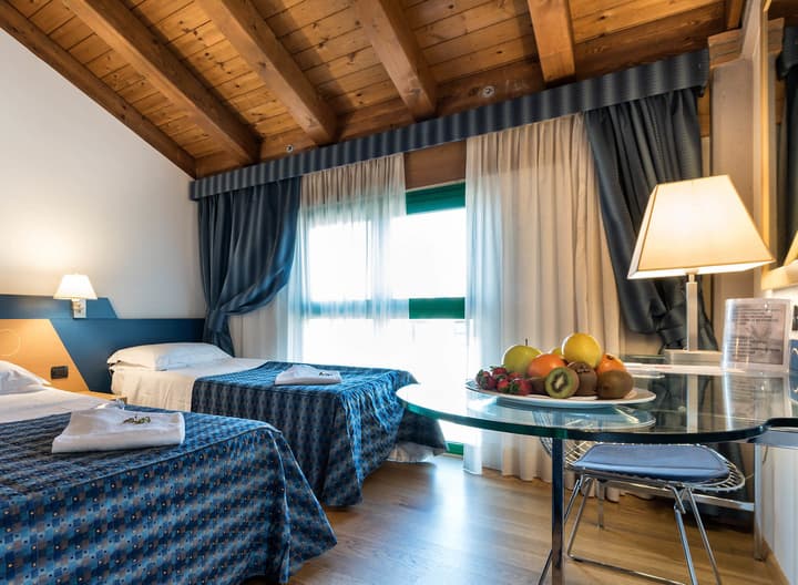West Point Airport Hotel