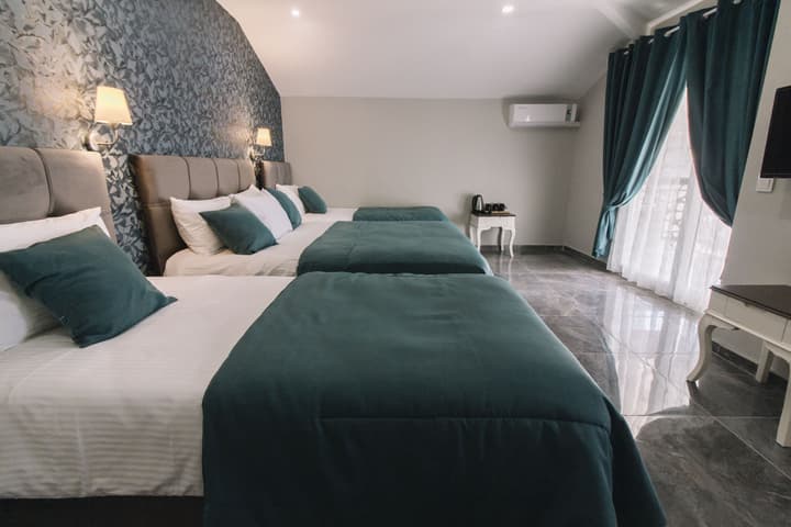 Melrose House Hotel