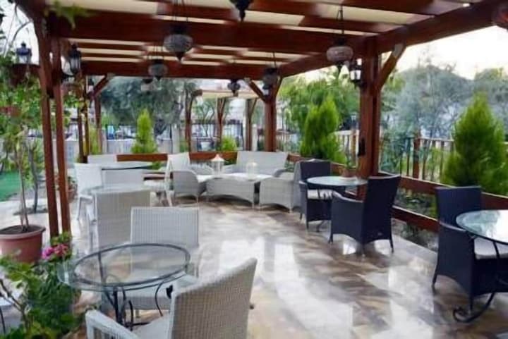 Melrose House Hotel
