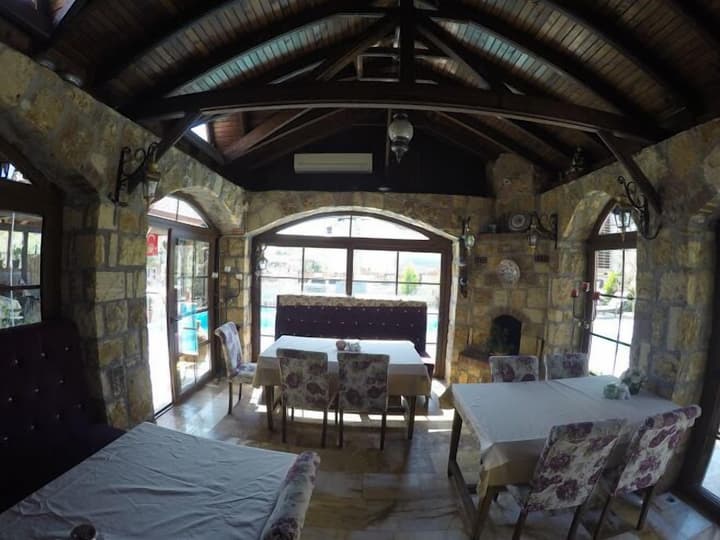 Melrose House Hotel