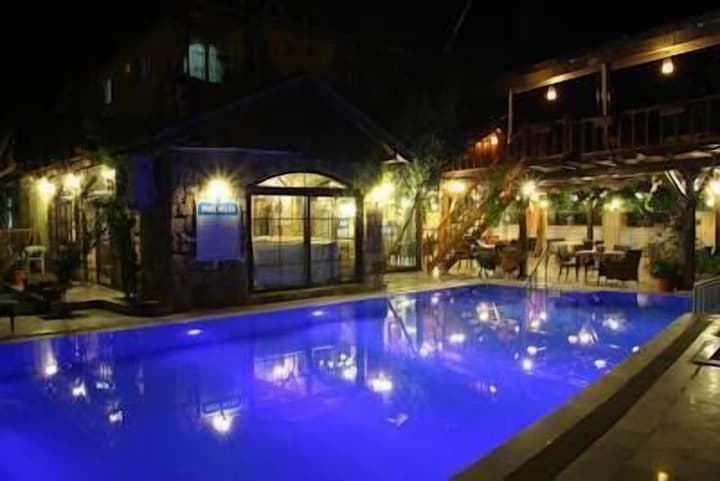 Melrose House Hotel