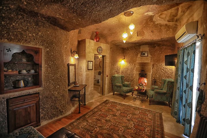 Traveller's Cave Hotel