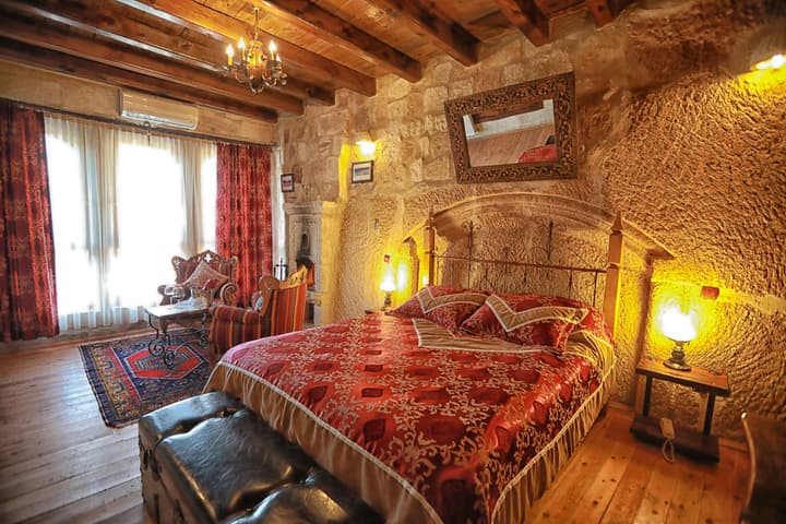 Traveller's Cave Hotel