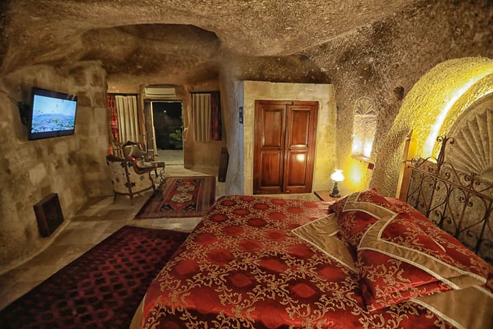 Traveller's Cave Hotel