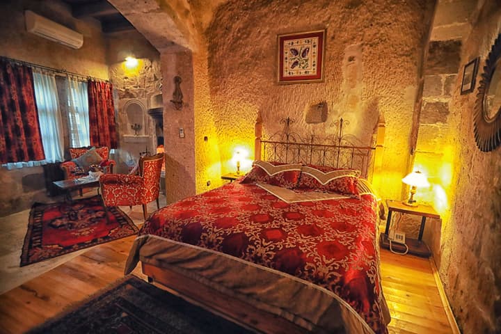 Traveller's Cave Hotel