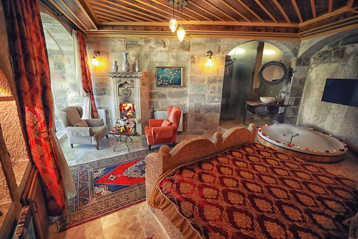 Traveller's Cave Hotel