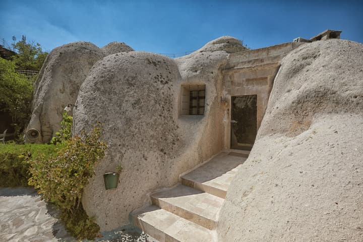 Traveller's Cave Hotel