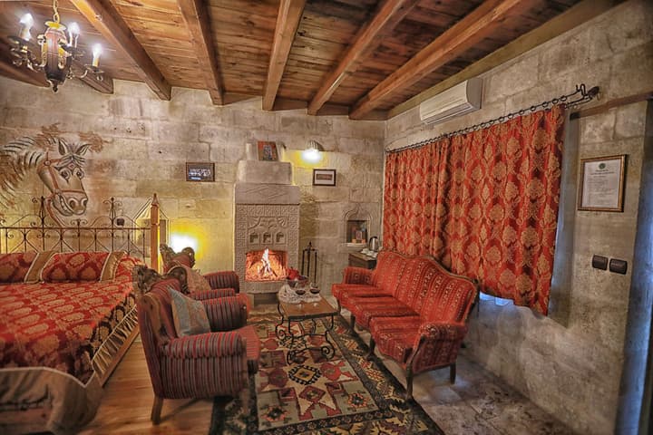 Traveller's Cave Hotel
