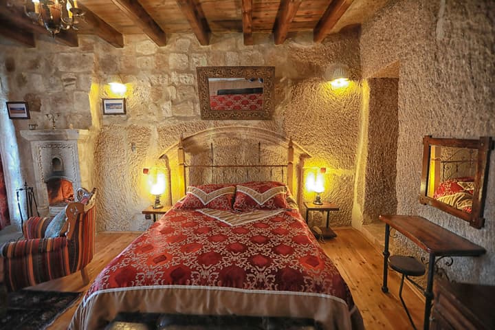 Traveller's Cave Hotel
