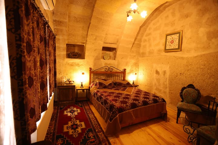Traveller's Cave Hotel