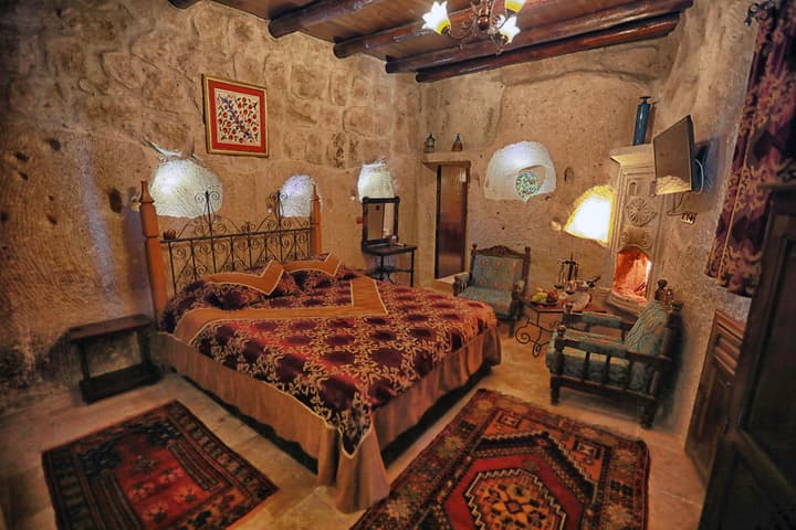 Traveller's Cave Hotel