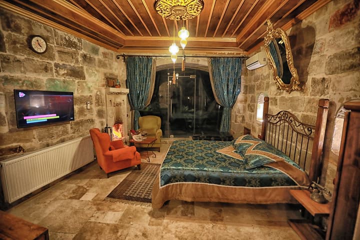 Traveller's Cave Hotel