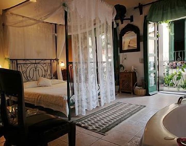 Ifigenia Rooms & Studios