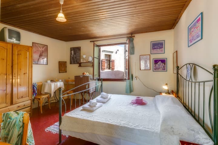 Ifigenia Rooms & Studios