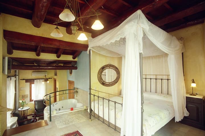 Ifigenia Rooms & Studios