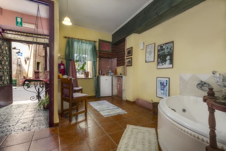 Ifigenia Rooms & Studios