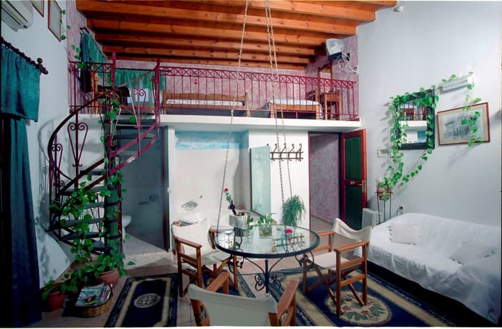 Ifigenia Rooms & Studios