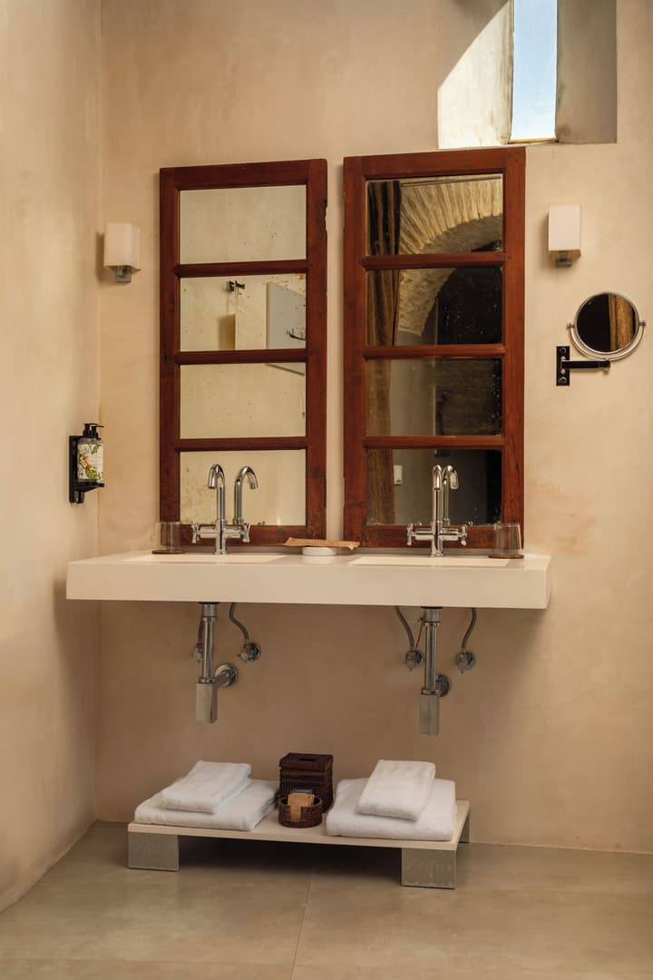 Boutique Hotel V-by Grupo Tribu