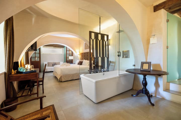 Boutique Hotel V-by Grupo Tribu