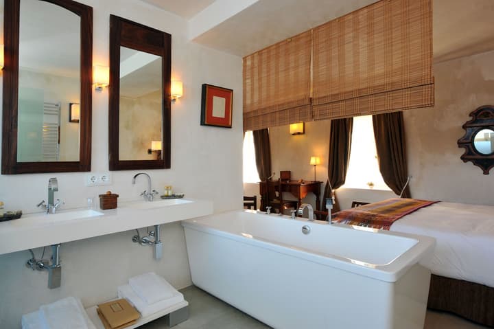 Boutique Hotel V-by Grupo Tribu