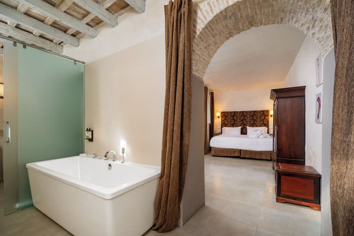 Boutique Hotel V-by Grupo Tribu