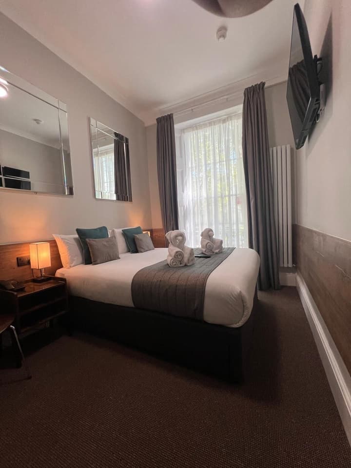 Tudor Court Hotel
