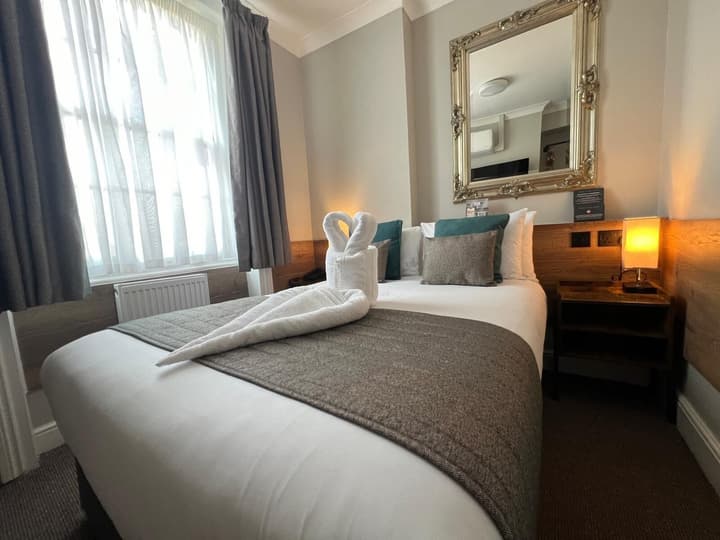 Tudor Court Hotel