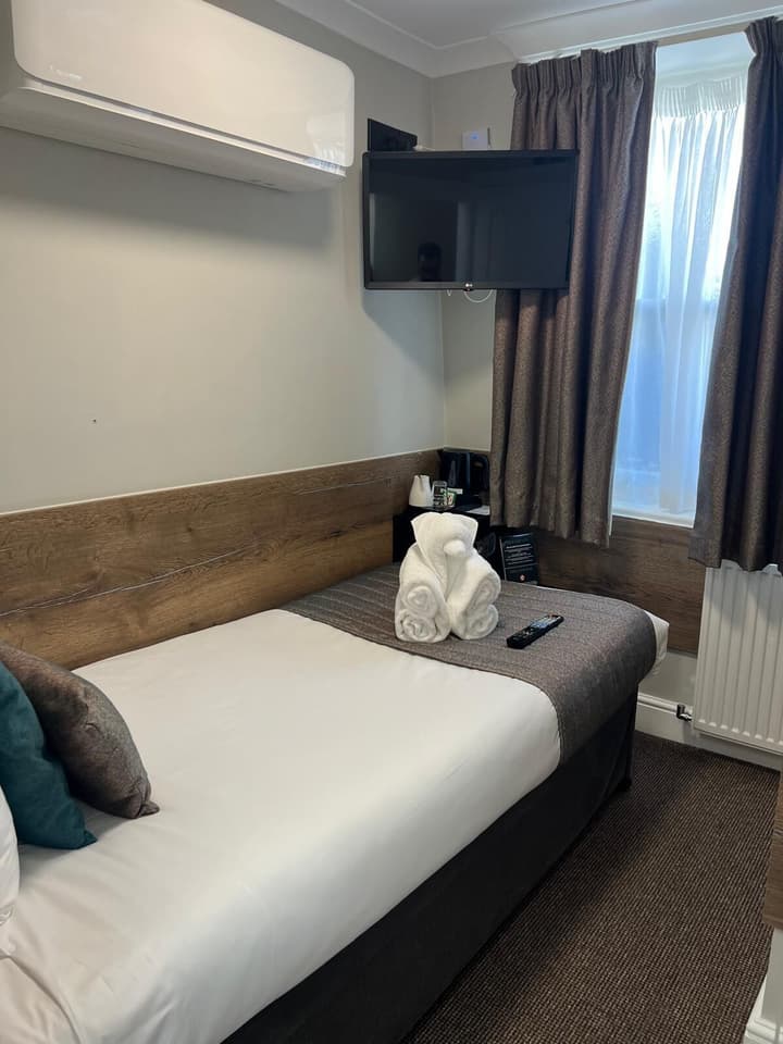 Tudor Court Hotel