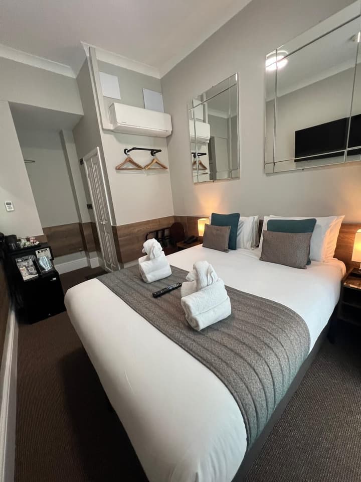 Tudor Court Hotel
