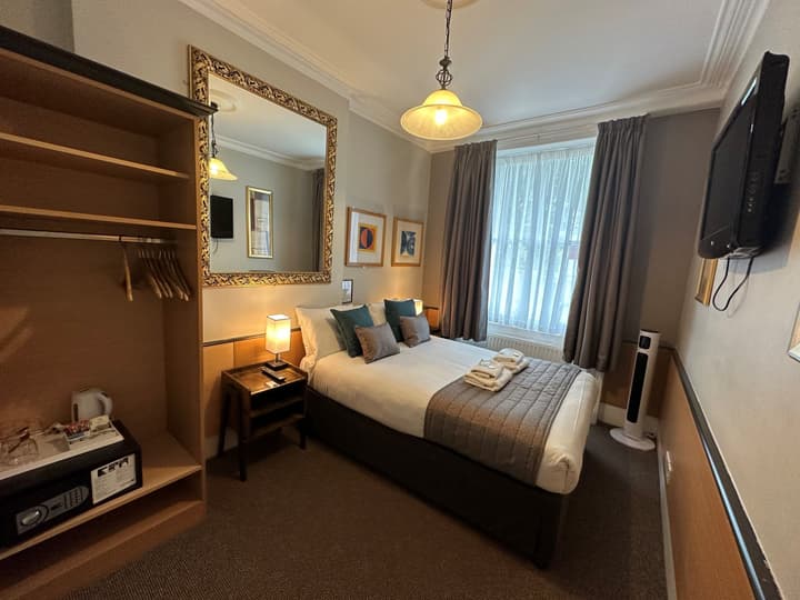 Tudor Court Hotel