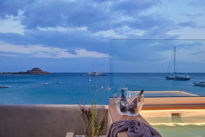 Kosmoplaz Beach Hotel