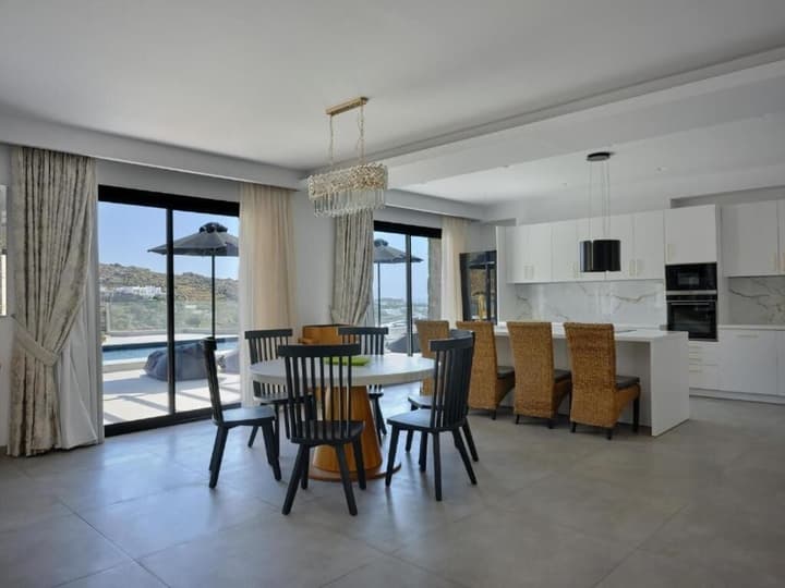Kosmoplaz Beach Hotel