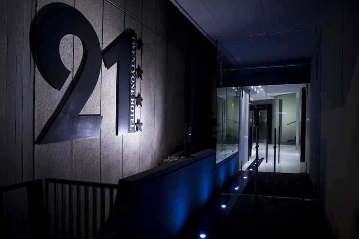Twentyone Hotel