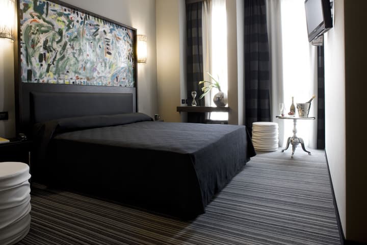 Twentyone Hotel