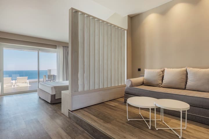 Alexandra Beach Resort & Spa