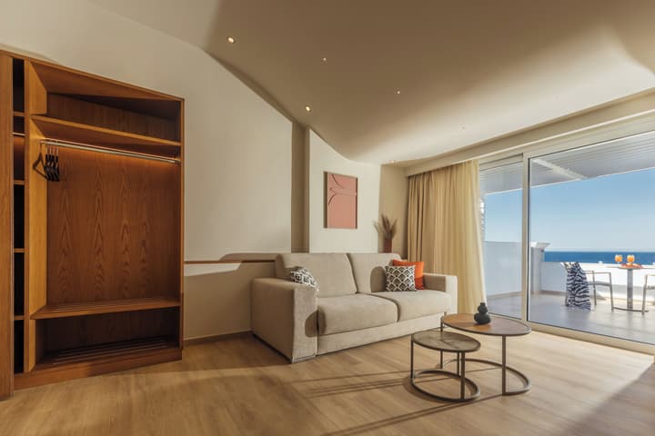 Alexandra Beach Resort & Spa
