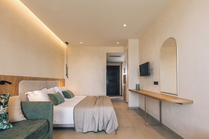 Alexandra Beach Resort & Spa