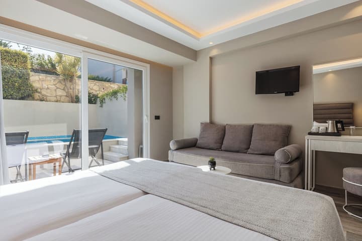 Alexandra Beach Resort & Spa