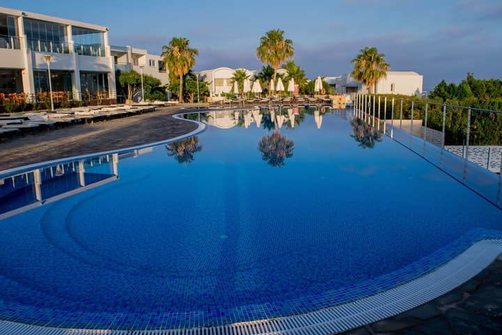 Theo Sunset Bay Hotel