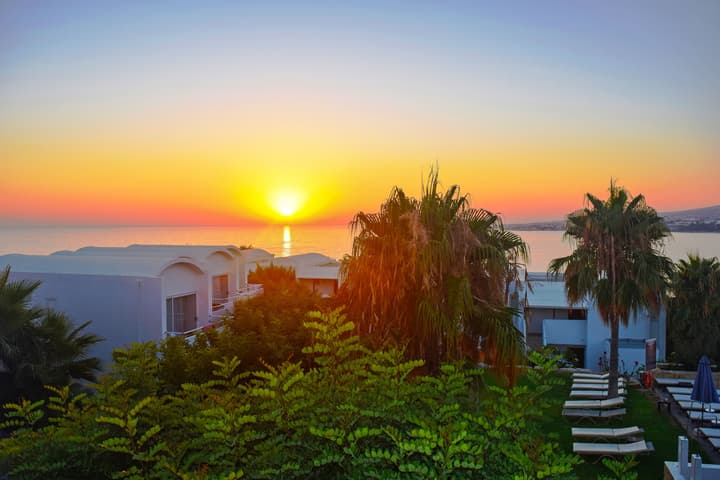 Theo Sunset Bay Hotel